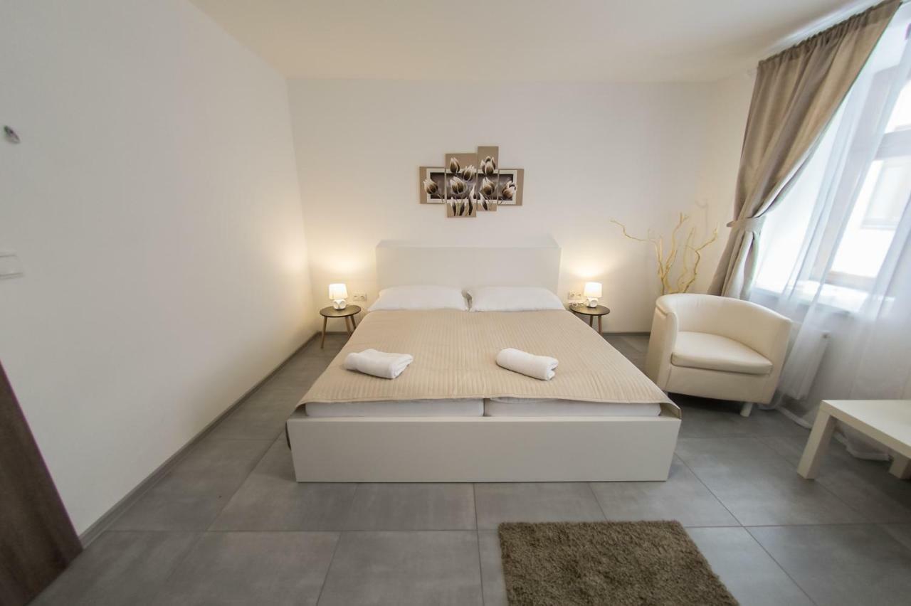 Rezidence Cerny Medved Znojmo Exterior foto